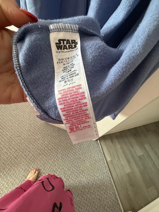  — Star Wars hoodie