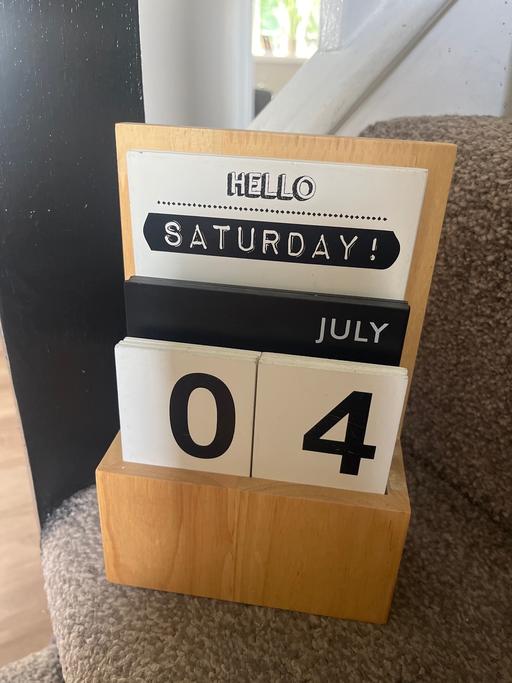  — Days of the week/month organiser wood