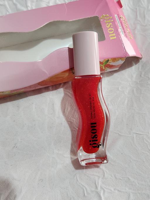  — Gisou lip oil in shade stawbery sorbet