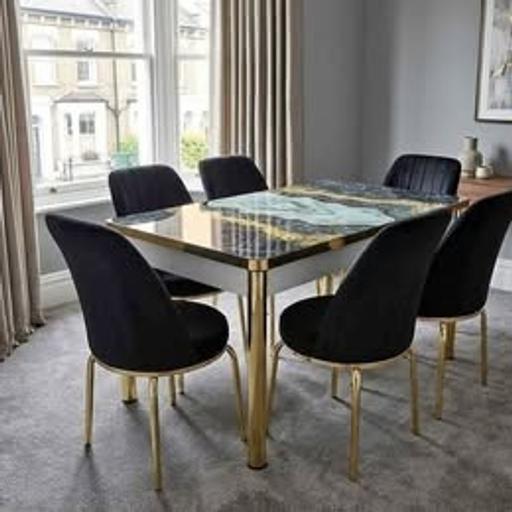  — Extendable dining table and chairs