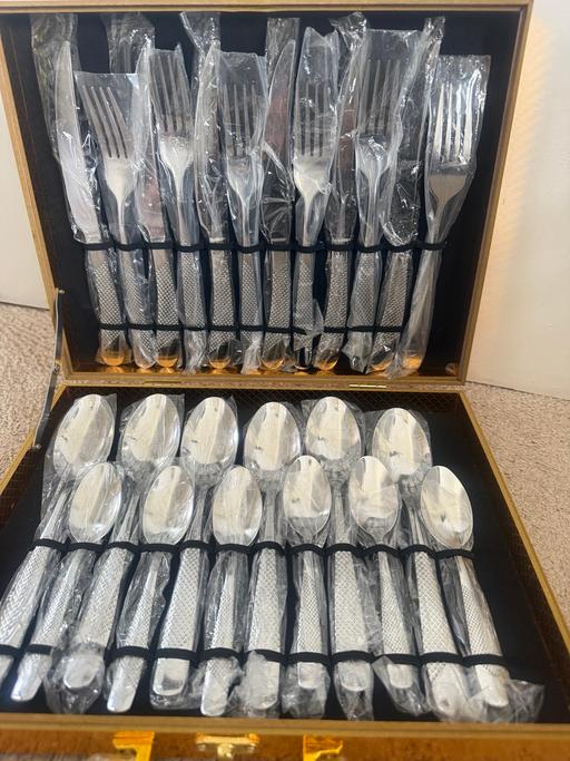  — 24 pieces stainless steel cutlery set