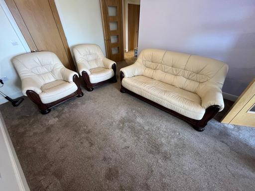  — Like new 3 piece suite