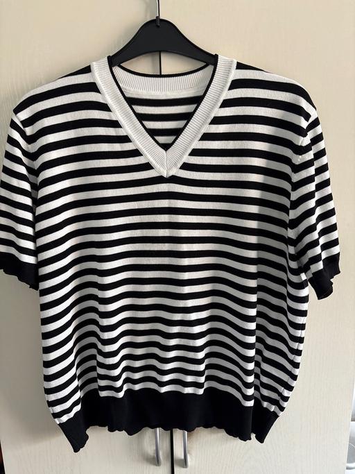  — Ladies top