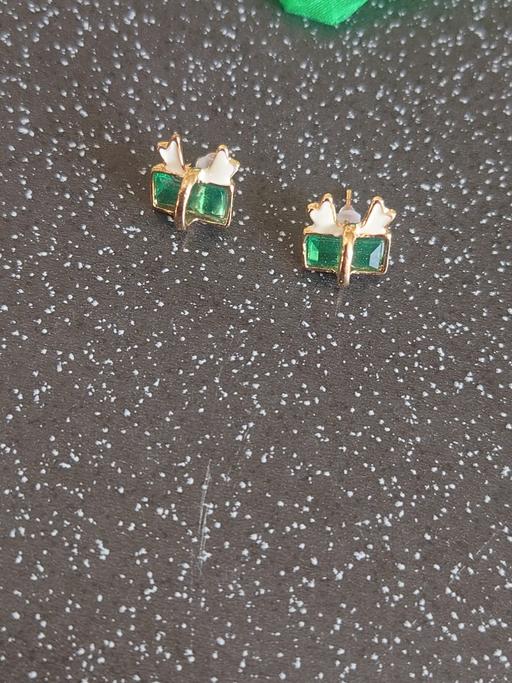  — Women's green present earrings