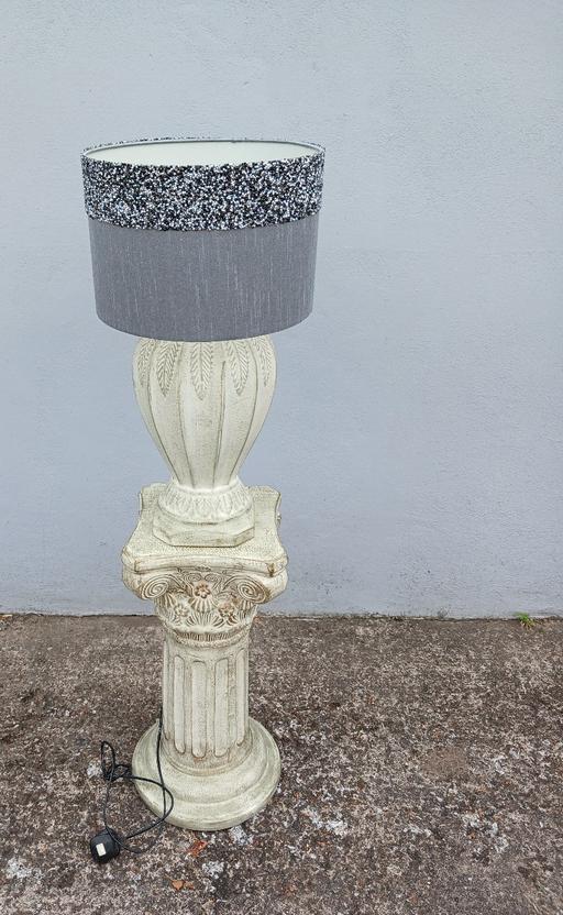 — Roman column and lamp
