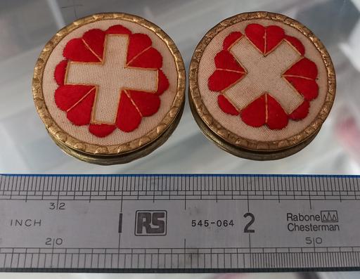  — Ww2 swiss national day badges brooches