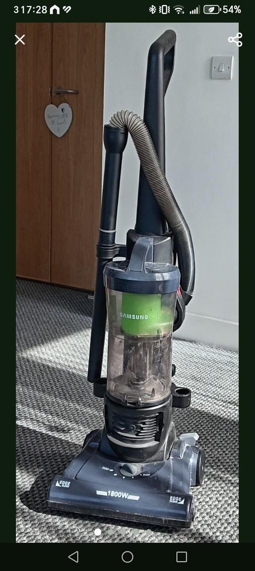  — Samsung Bagless 1800W upright Vacuum cleaner