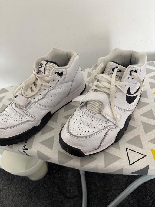  — Men’s Nike trainers