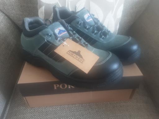  — Men's new boxed size 11 Portwest Trekker shoe