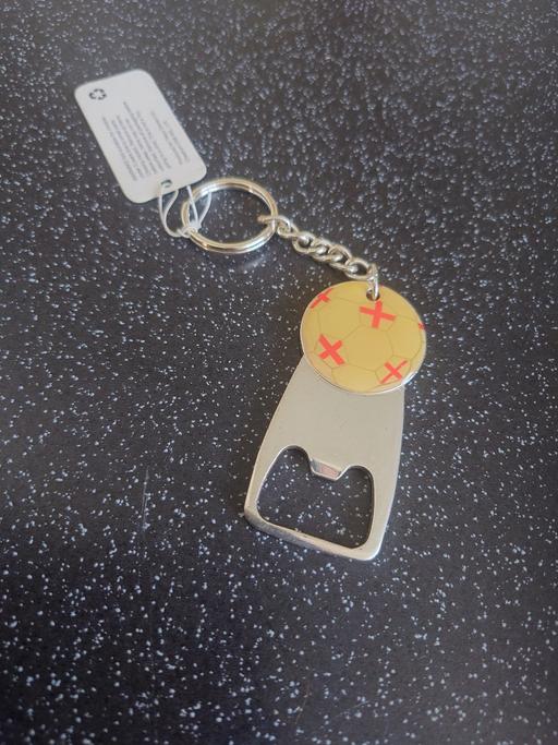  — England bottle opener keyring