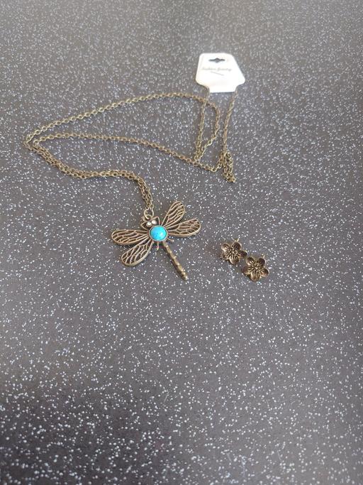  — Dragonfly necklace and earrings set