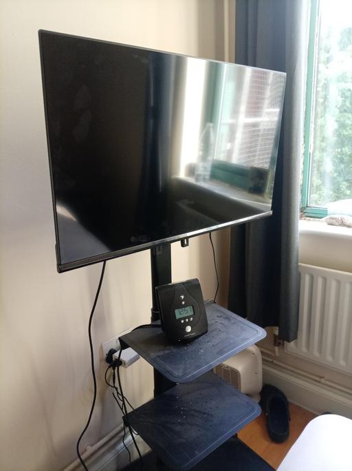  — Hisense 32 inch tv. nearly new