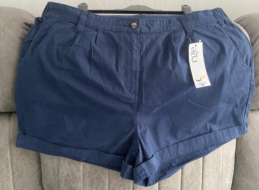  — Woman’s shorts size 20