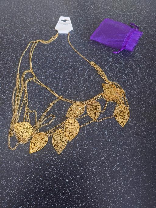  — Golden leaf necklace