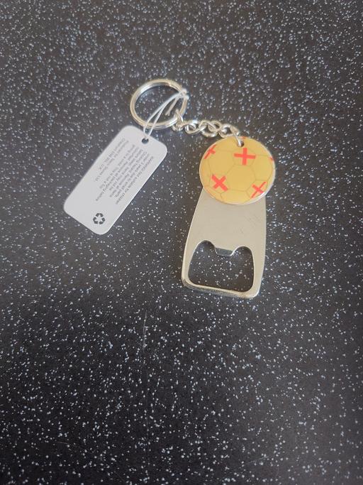 — England bottle opener keyring