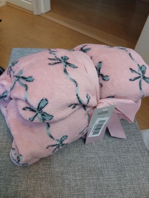  — Throw Blanket New