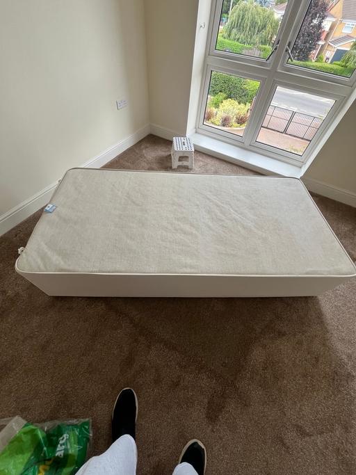  — Single divan bed with 2x storage draws.