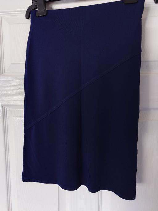  — Women's navy skirt size 8