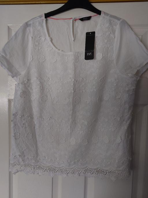  — Women's floral print white top size 16