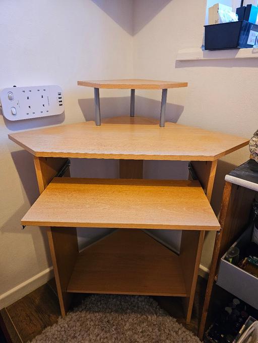  — Computer Desk