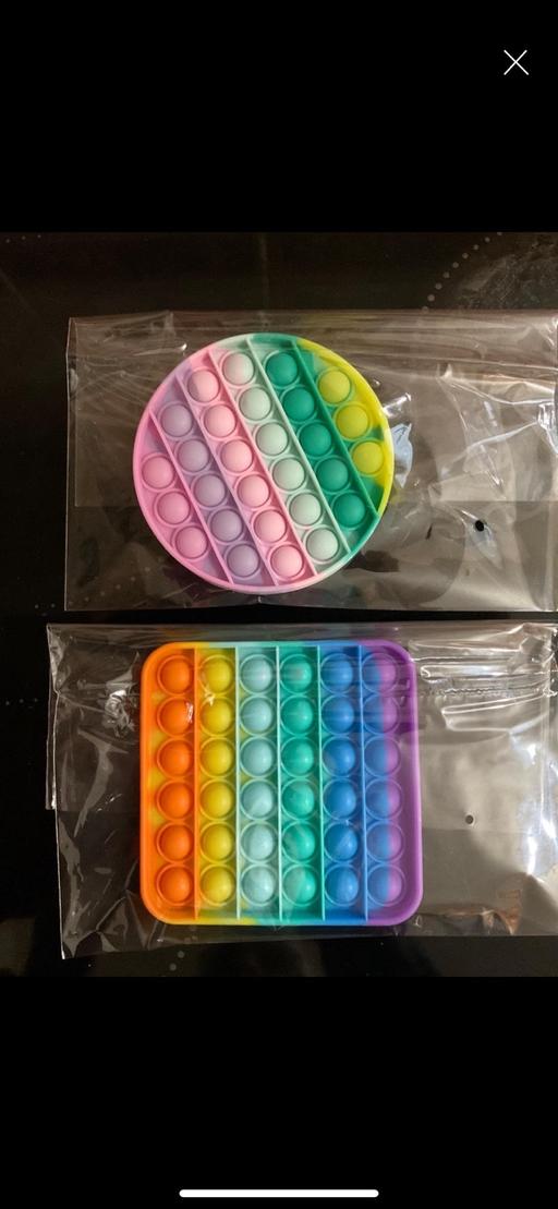  — Pop sockets