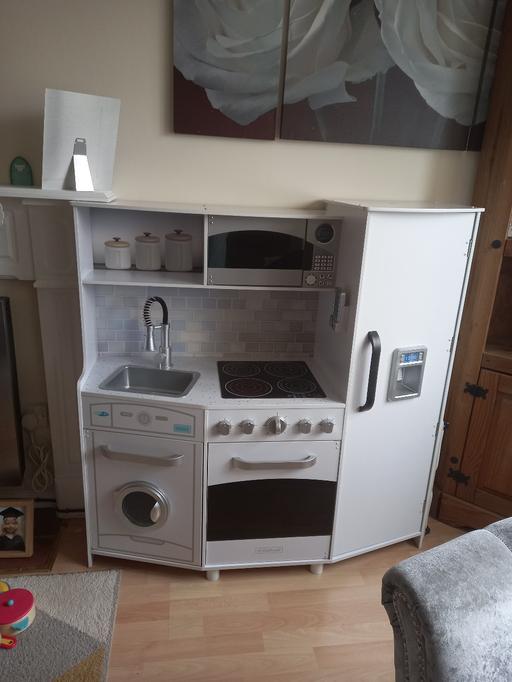  — Excellent Condition KidKraft Wooden Kitchen