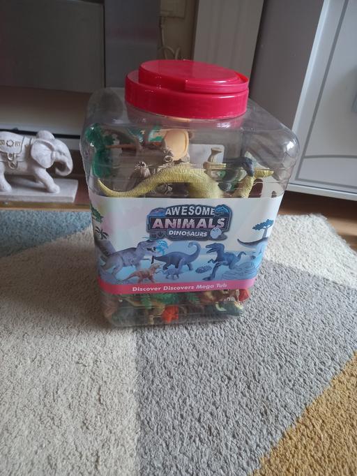  — Mega Box of Dinosaurs