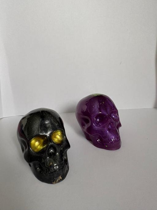  — 2 skull ornaments