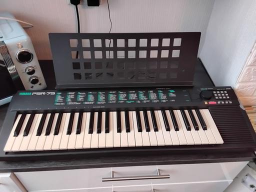  — yamaha keyboard psr 75 & power supply