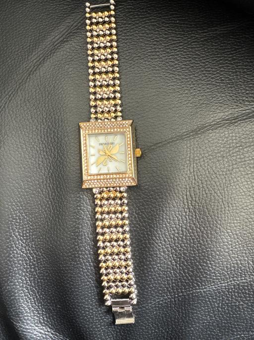  — Ladies watch