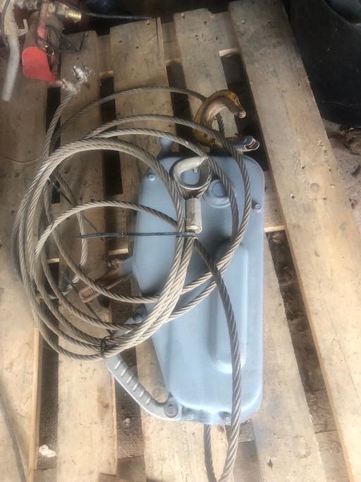  — Heavy duty cable winch