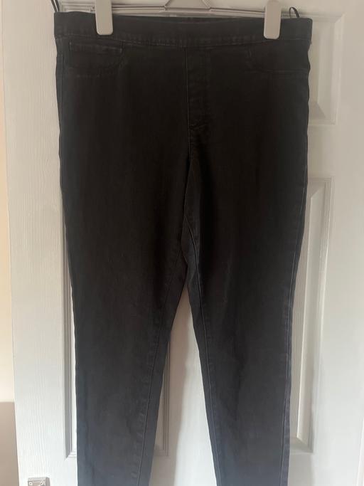  — Black jeggings size 18