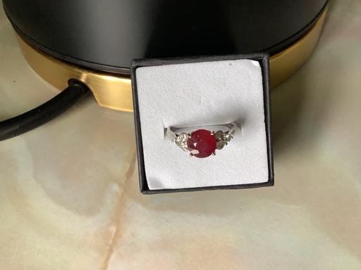  — 9 ct ring Diamond and ruby