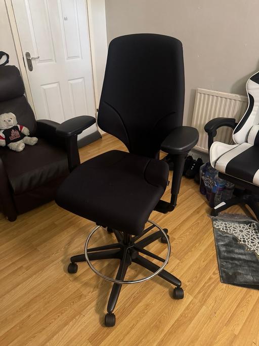  — Giroflex 49 Ergonomic Office Chair
