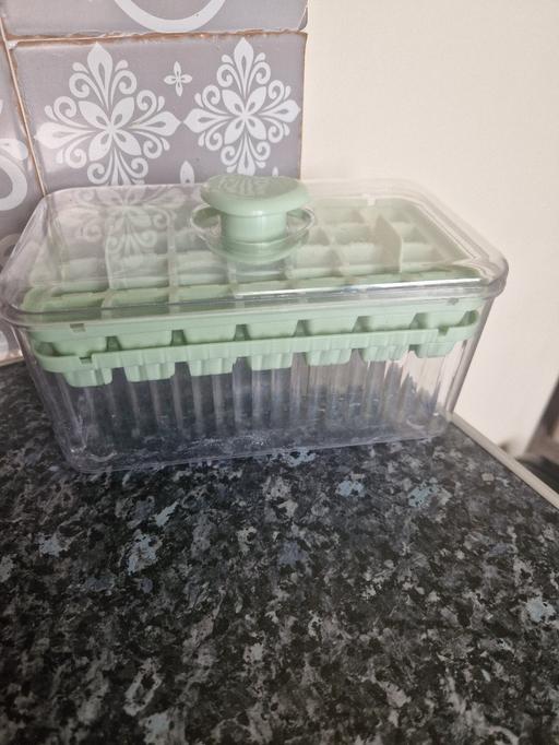  — ice cube maker