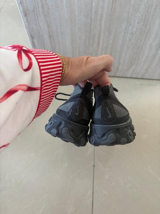  — Nike trainers