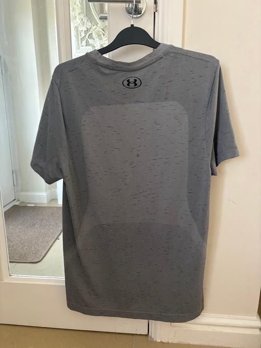  — Under armour t shirt