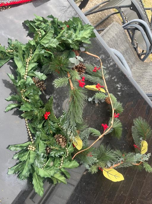  — Christmas fireplace garland