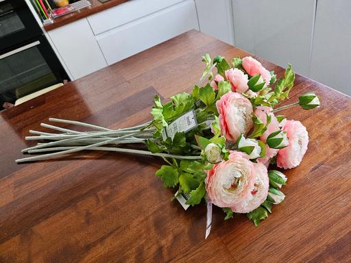  — Beautiful flower stem 50p each
