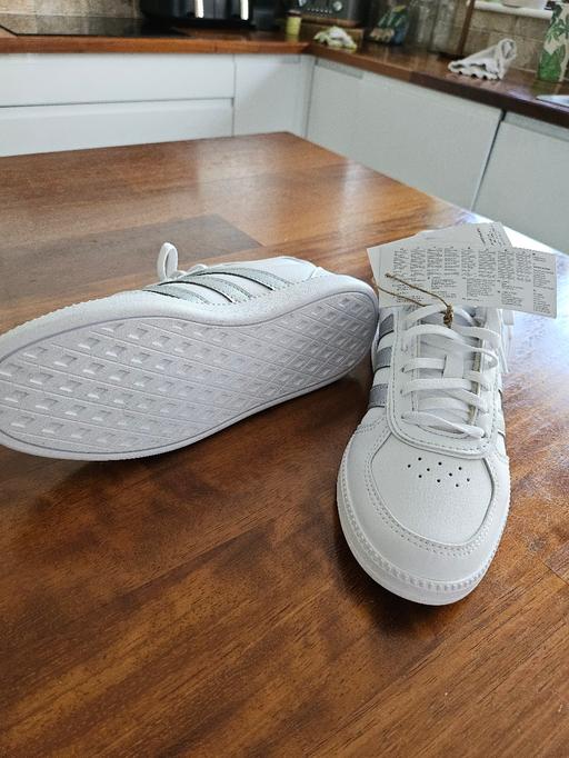  — NEW ADIDAS Trainers UK 5