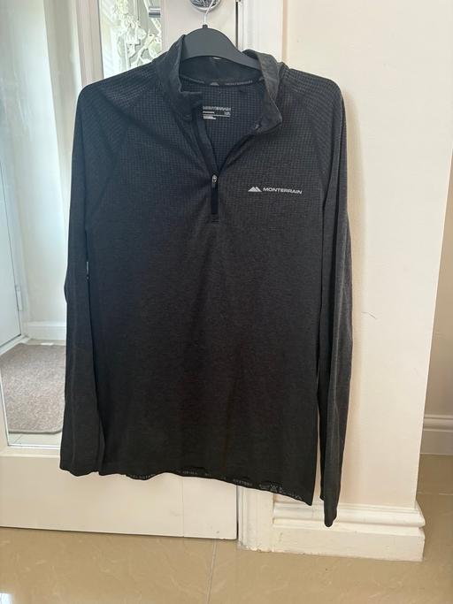  — Men’s top