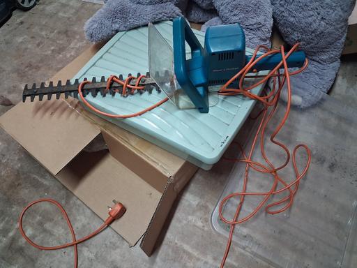  — electric hedge trimmer
