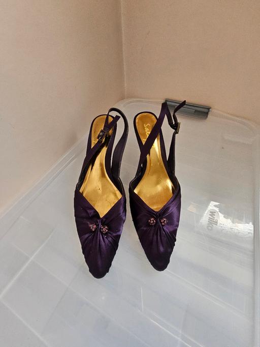  — Shoes, size 4