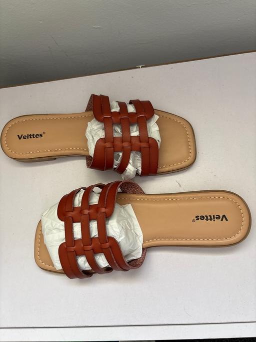  — Ladies new sandals