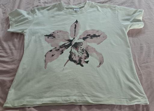  — ladies Bershka Tshirt size Small (6-8)