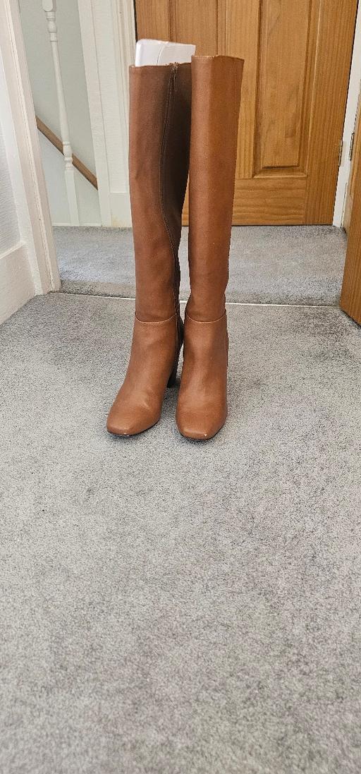  — High Knee Boots - Size 5