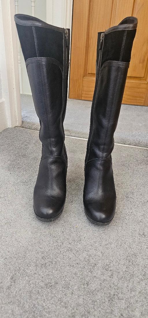  — timberland- high kneeboots  size 5