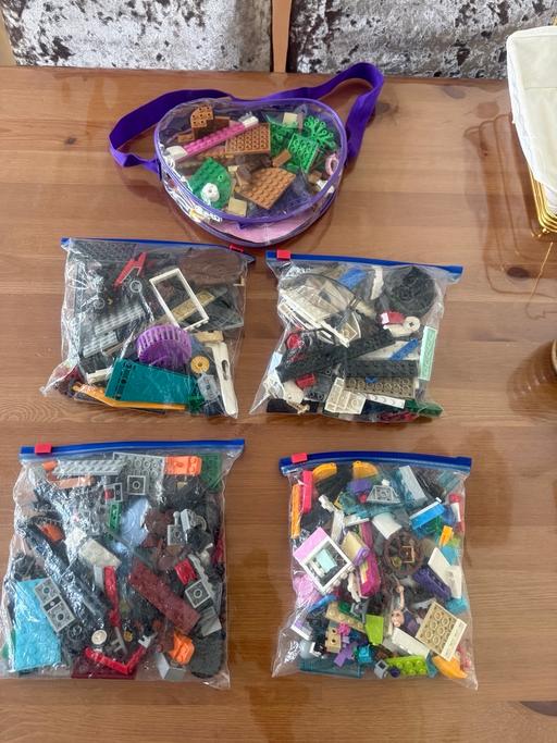  — Large Bundle of Mixed Lego Bricks