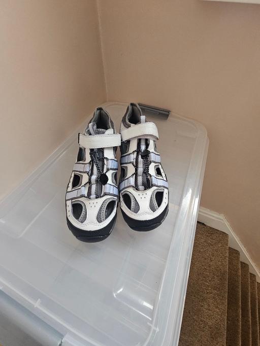  — Mens karrimor trainers, size 9