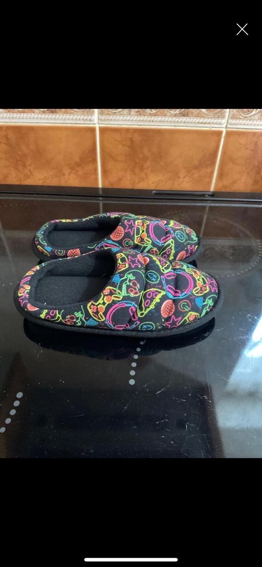  — Boys slippers